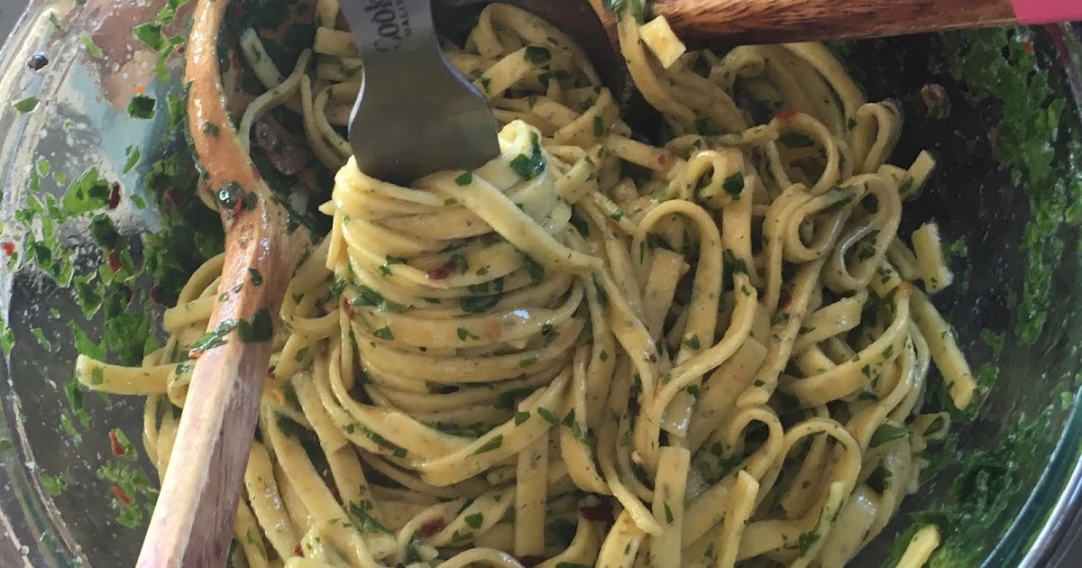 Review Pasta Aglio e Olio from "Binging with Babish"
