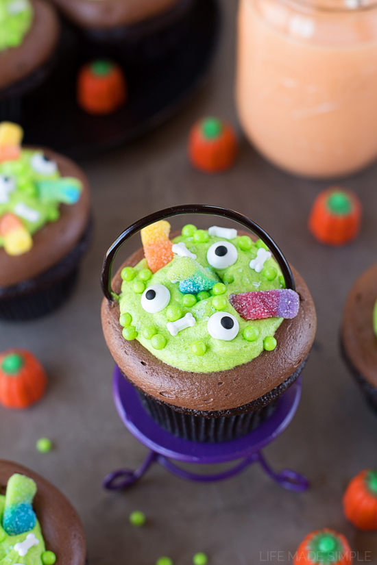 15 Spooktacular Halloween Cupcake Ideas | The Mini Mes and Me