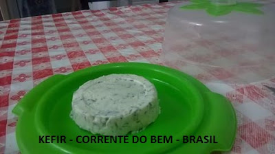 QUEIJO DE KEFIR COM MANJERICÃO QUEIJO DE KEFIR COM MANJERICÃO