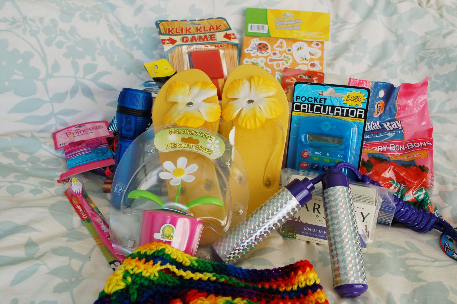 Alli Crafts: Makes: Operation Christmas Child