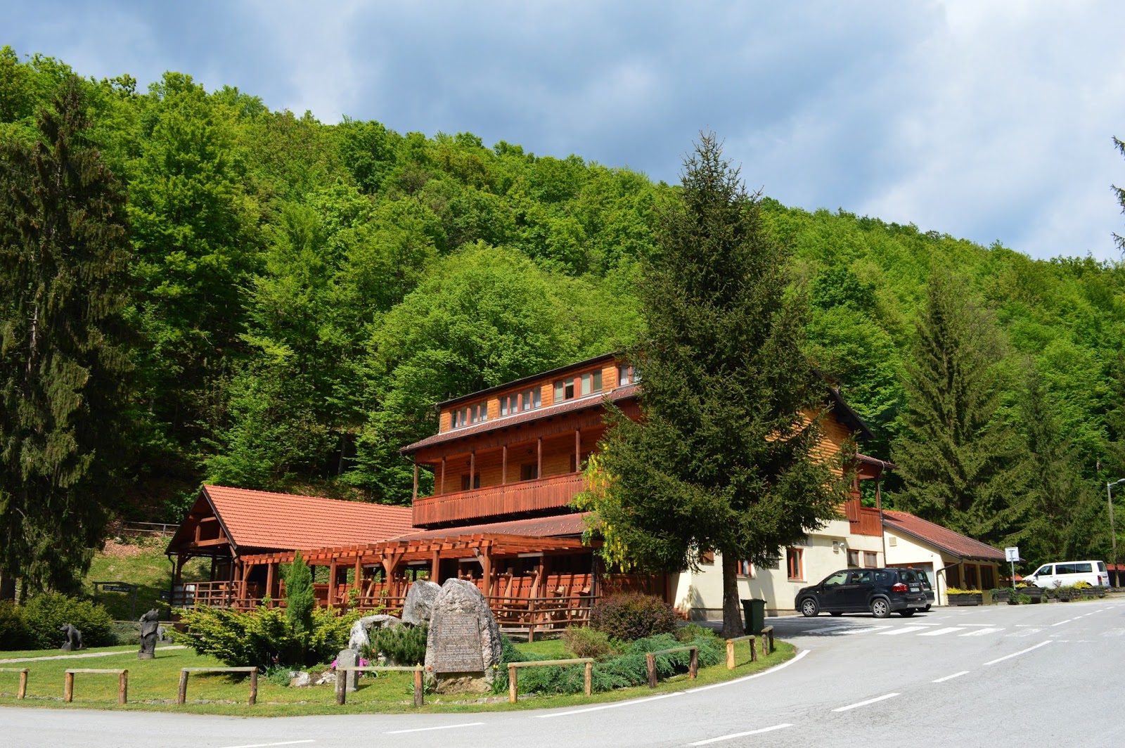 Ljepote planina Planinarska obilaznica Petrova gora, travanj 2017.