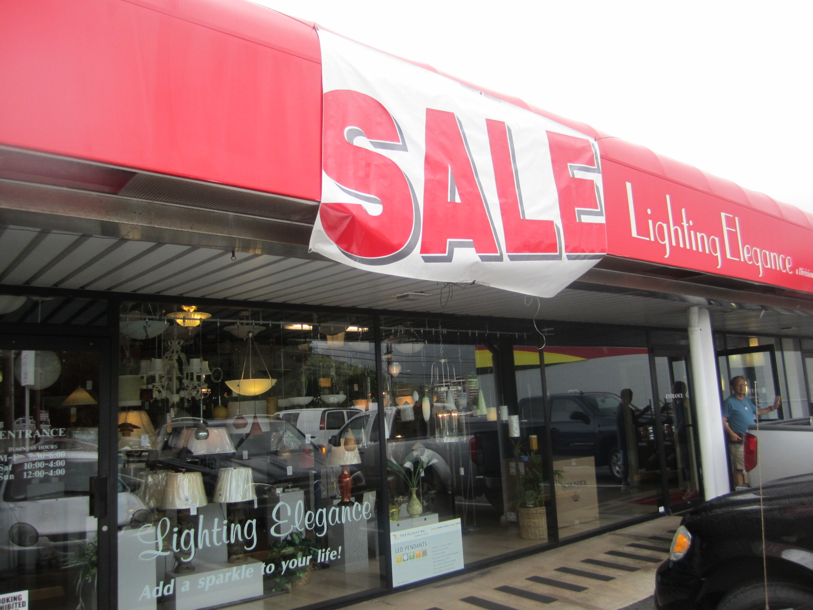 さとうあつこのハワイ不動産 LIGHTING ELEGANCE カイムキの照明器具屋