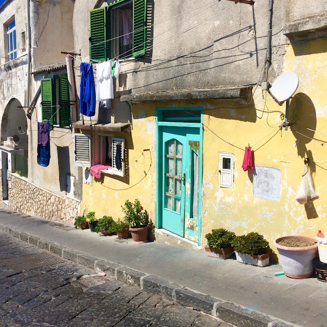 Washing-Procida