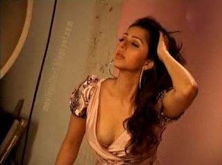 bhumika chawla showing cleavage in bikini hot sexy image gallery