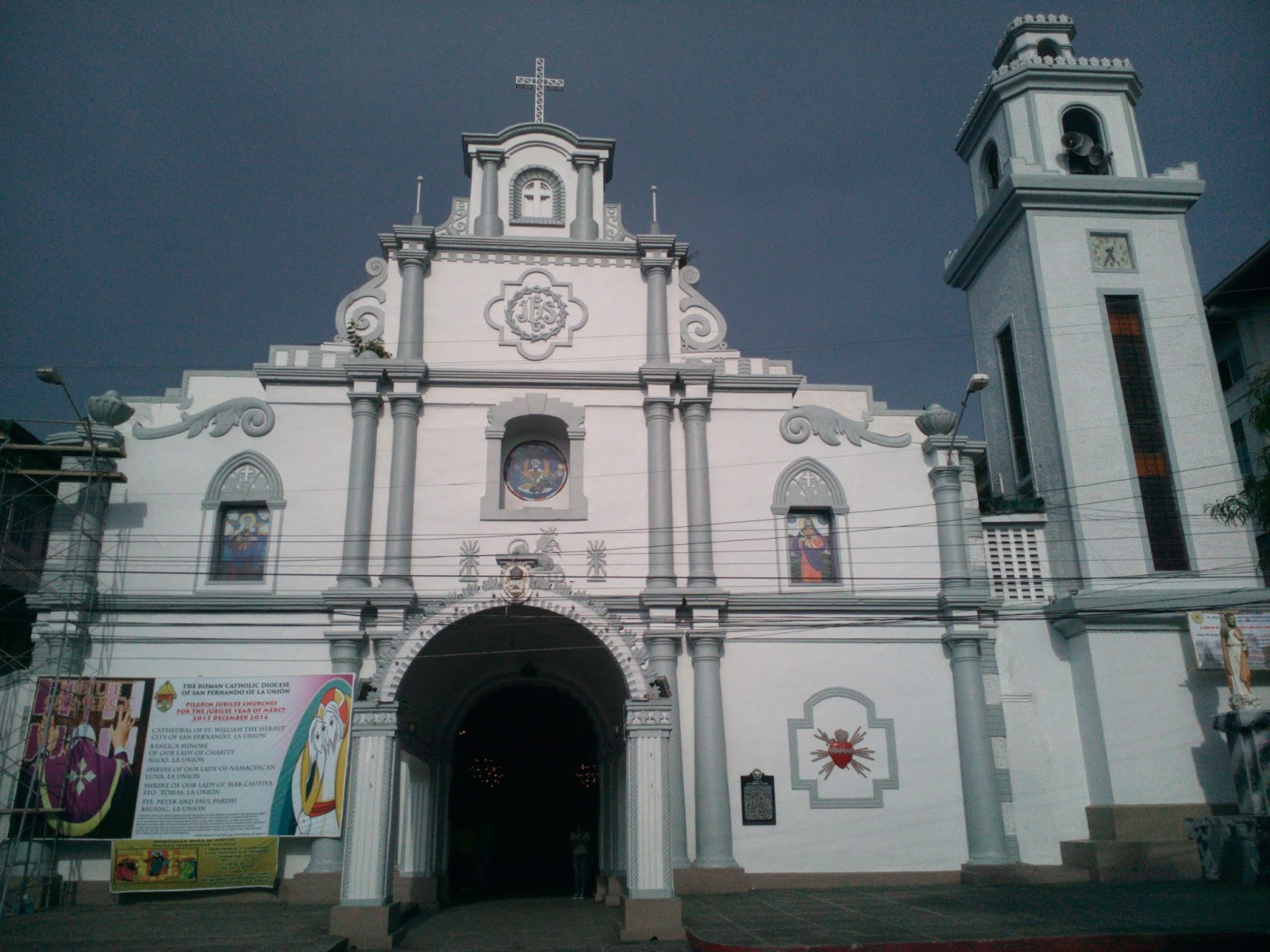 Ben Goes Where Visita Iglesia in La Union
