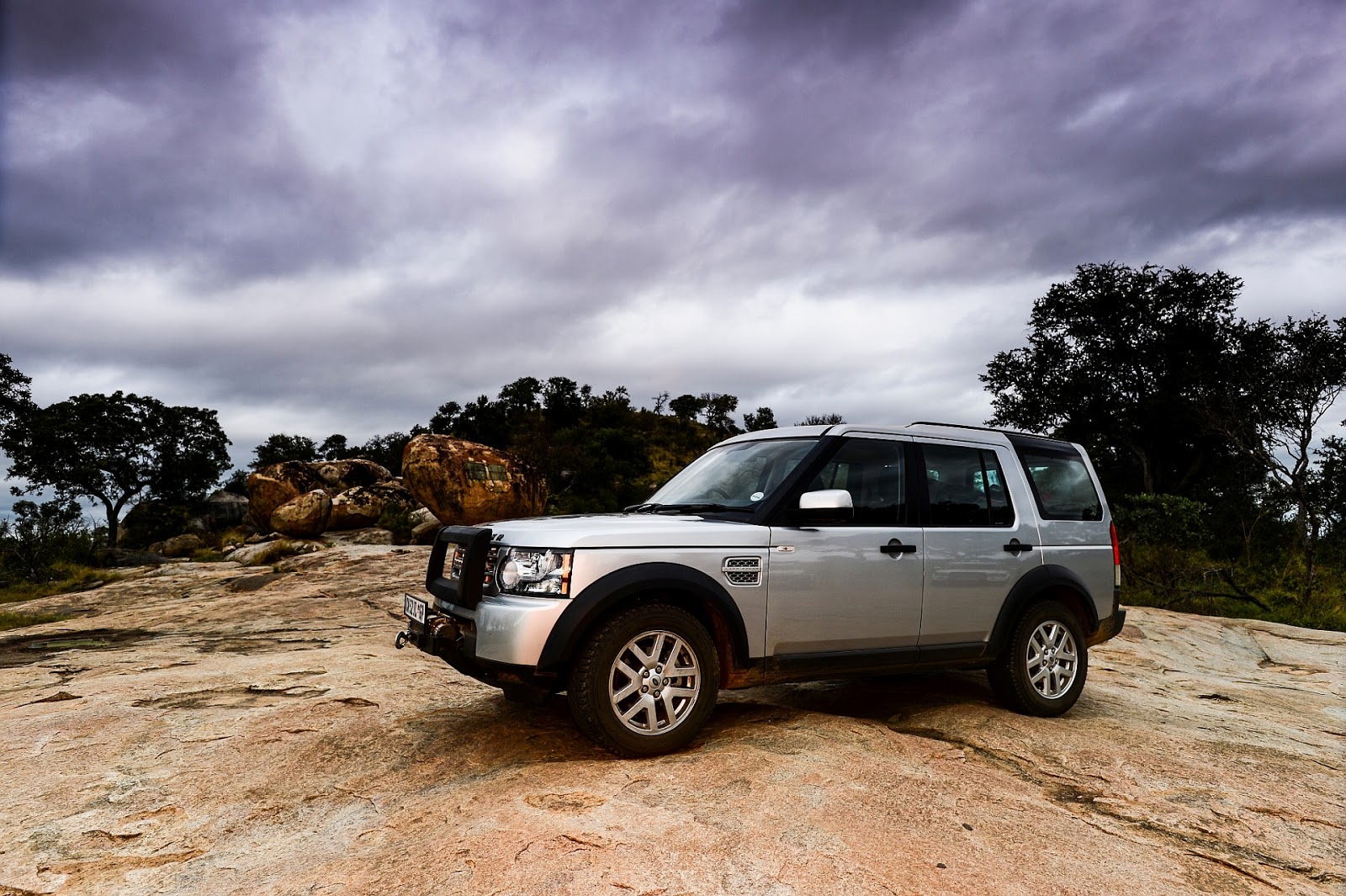 IN4RIDE: LAND ROVER DISCOVERY 4 XS RELEASED IN SA