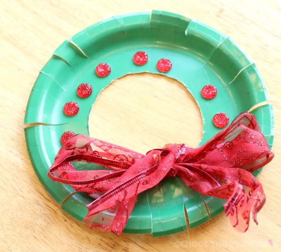 Kid-Made Paper Plate Wreath Craft 