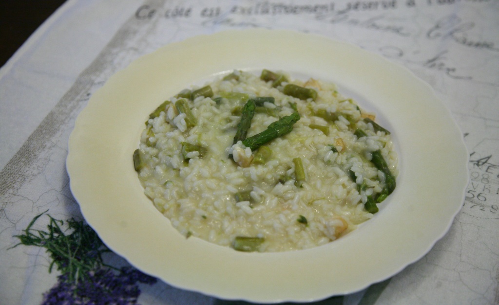 Risotto con asparagi e cubetti di crosta di parmigiano Ricetta ed