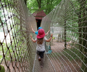 Familien-Abenteuer und Attraktionen rund um Søndervig erleben: Das KidsVIP Programm von Westerland.dk. Im Wow-Park haben wir mit den Kindern tolle Abenteuer in den Bäumen erlebt.