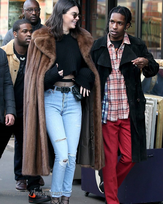 CELEBRITY STYLE 海外セレブファッション 最新ゴシップ画像 【ケンダル・ジェンナー】モダンなファーコートを着こなしてエイ
