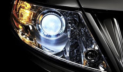 Nước mua đọng vào gây mờ đèn 