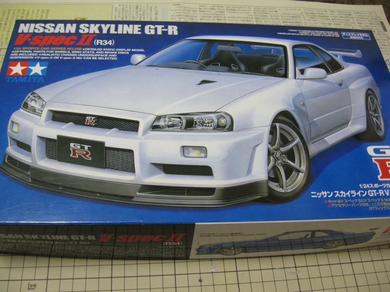 日産スカイラインGT-R V-SPECII NISMO 1/24 - ミニカー