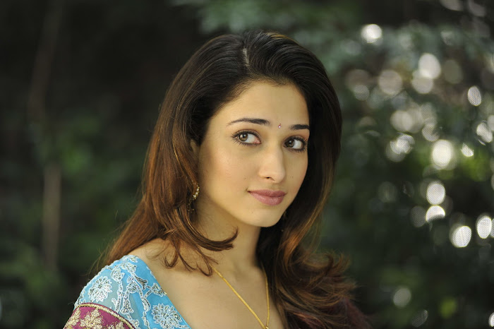 tamanna milky in saree spicy in racha unseen pics