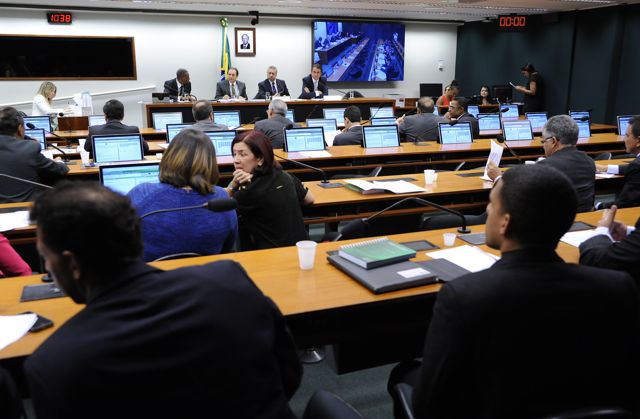  Globo terá que entregar à CPI cópias de contratos de transmissão com a CBF 