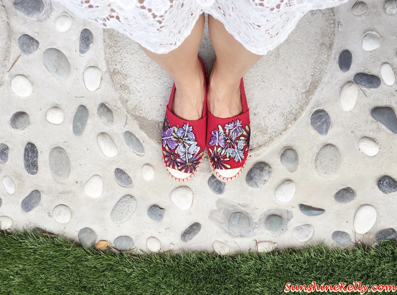 Sunshine Kelly Beauty . Fashion . Lifestyle . Travel . Fitness CHeeKS Arts on Your Feet