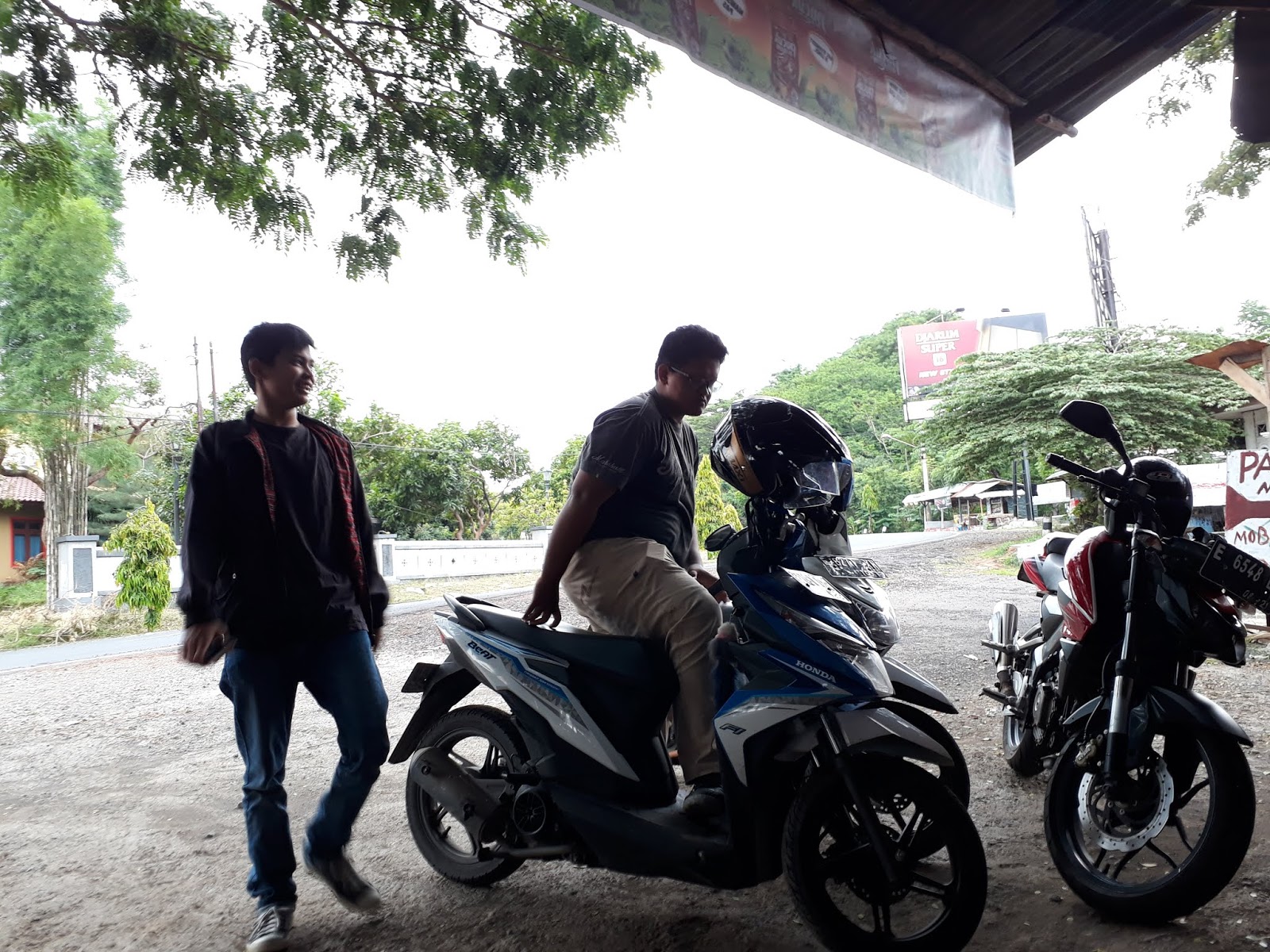 Tempat parkir di Bukit Gronggong