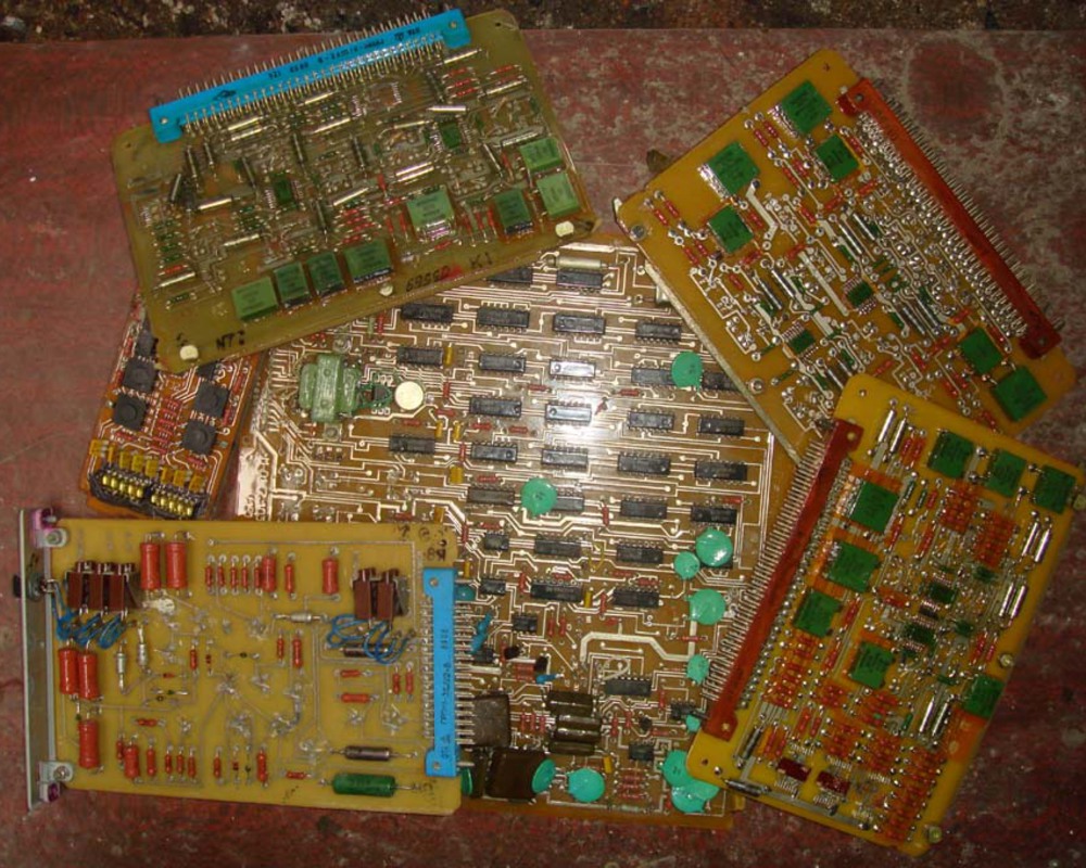 платы ссср 11п3нпм. старые микросхемы. советские микросхемы. старые микросхемы. радиодетали на плате 1ц3036035.