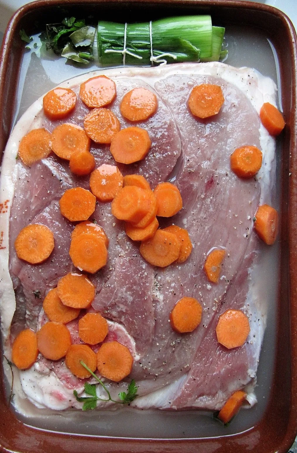 La cuisine d'ici et d'ISCA: Rouelle de porc au vin blanc
