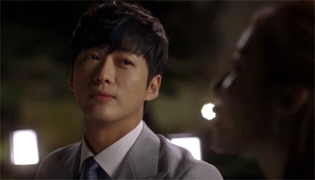 Nam Goong Min 남궁민 as Jo Sung Gyum listens to Sang Hyo's worries