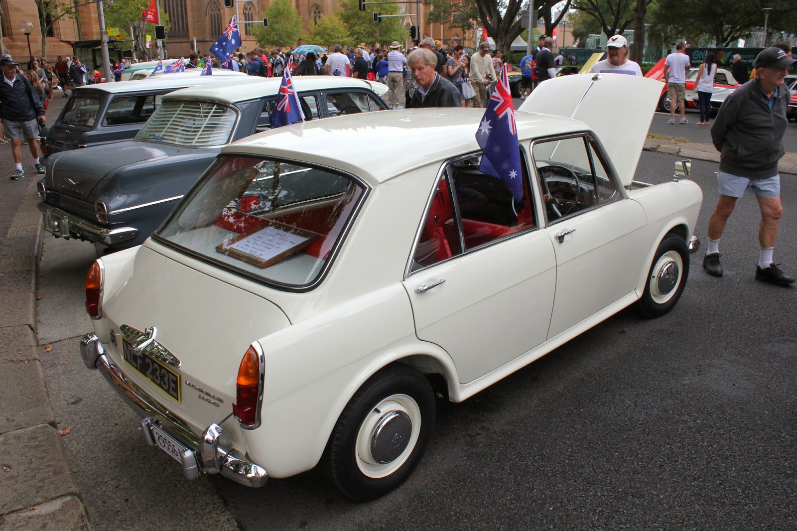 Aussie Old Parked Cars 1967 Morris 1100