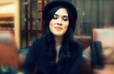 foto raisa cantik pakai topi hitam