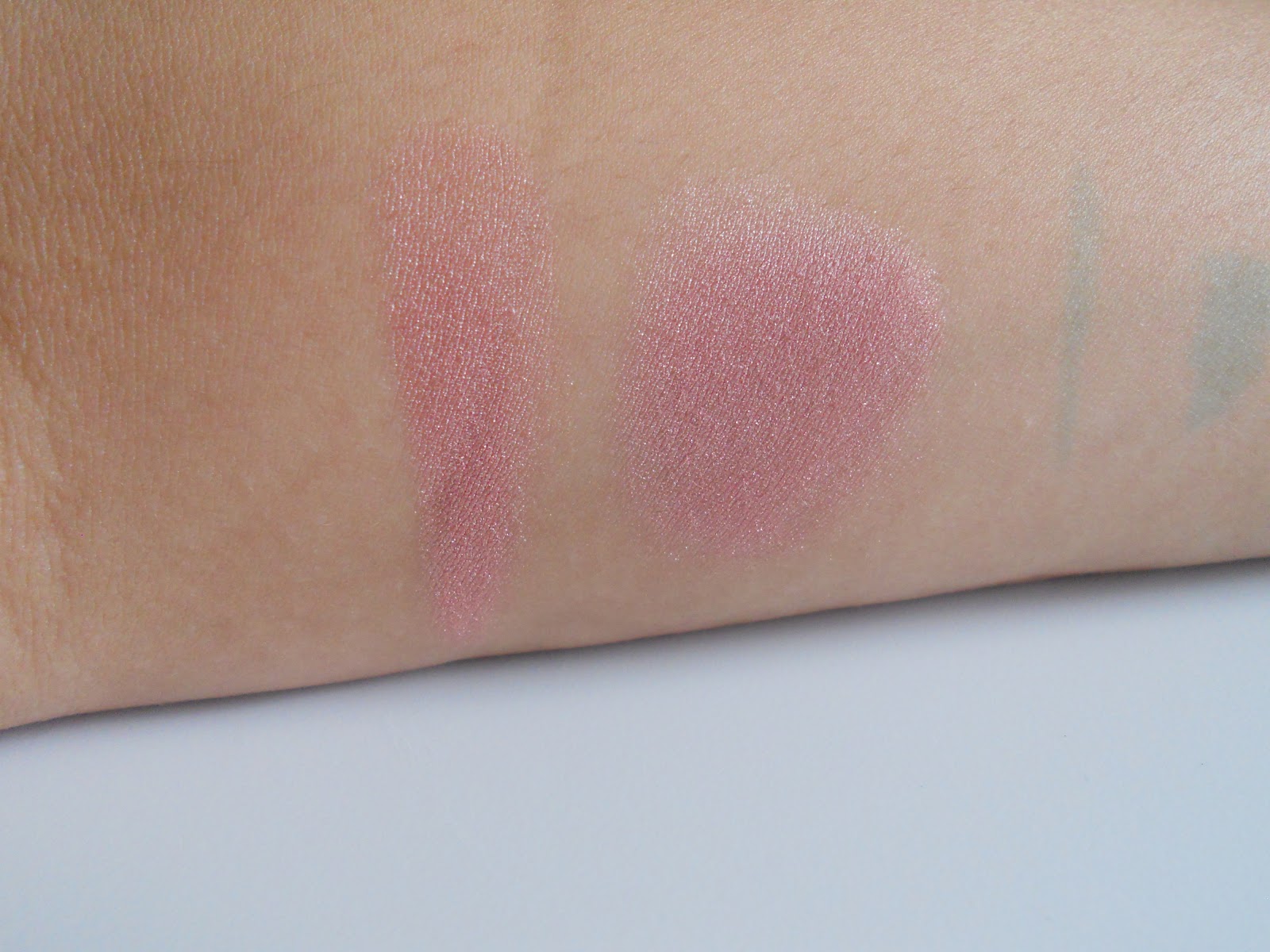 The Powder Room Cheek Chic Bare Minerals blush in "Hint"