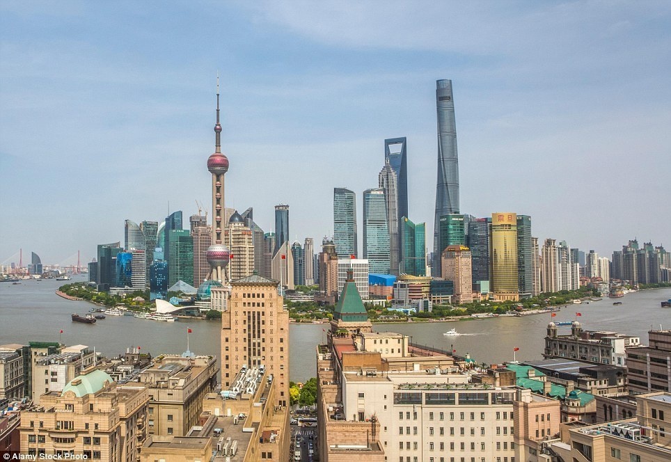 Shanghai - 8 Then-And-Now Photos Show How Much Famous Cities Have Changed. Shanghai - 8 Then-And-Now Photos Show How Much Famous Cities Have Changed.