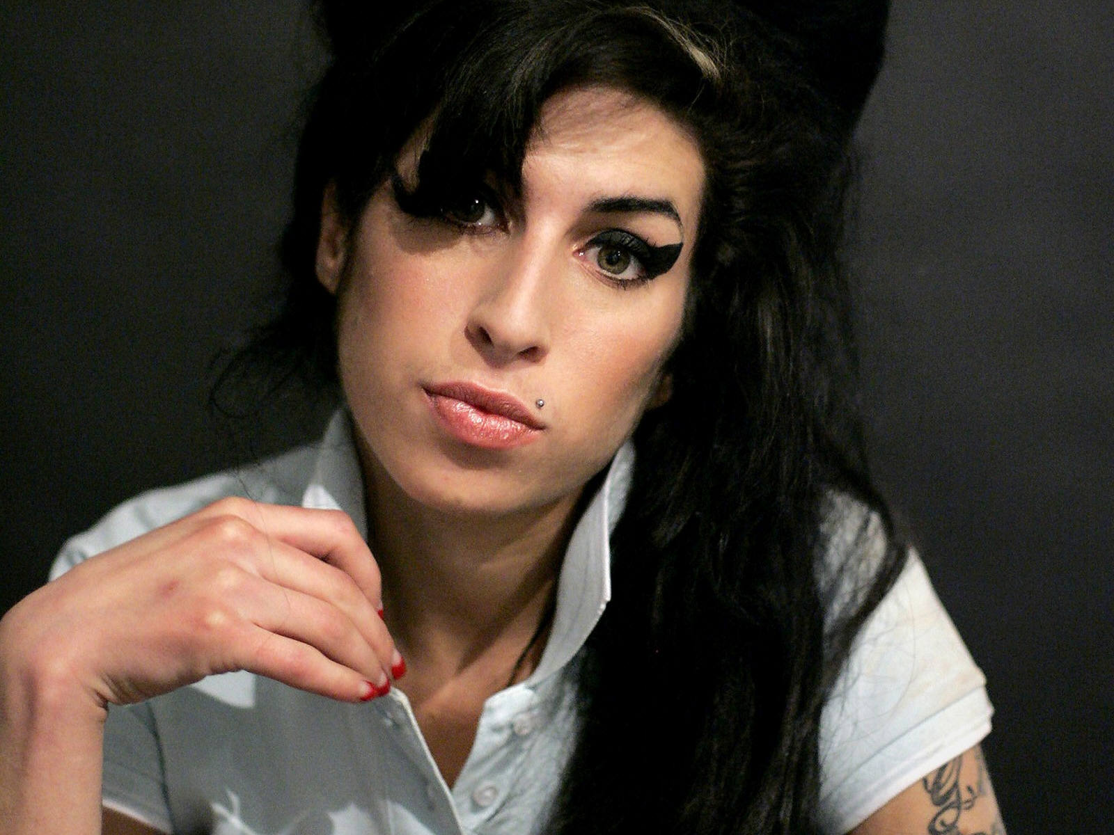 http://2.bp.blogspot.com/-G0kJtLXPoFM/TwCSC4qWcbI/AAAAAAAAH9Y/CxwgD-2kz6w/s1600/Amy-Winehouse-Divulga%25C3%25A7%25C3%25A3o1.jpg