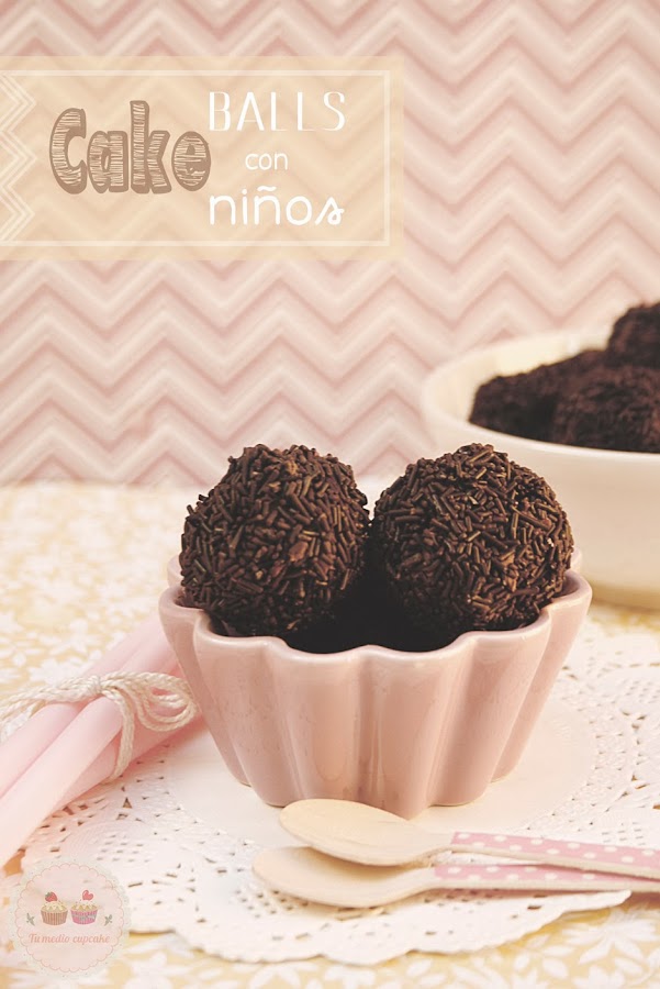 http://www.tumediocupcake.blogspot.com.es/2014/03/cake-balls-receta-con-ninos.html