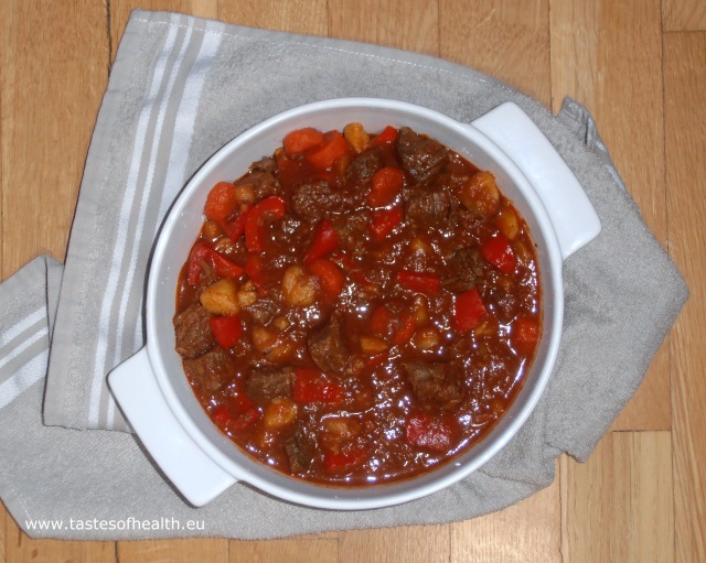 goulash, Hungarian goulash, goulash recipe, beef, peppers, recipe, stew