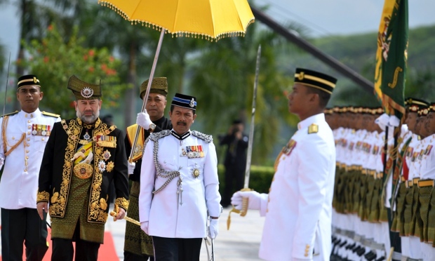 WARISAN RAJA & PERMAISURI MELAYU: Istiadat Mengadap dan Pengurniaan
