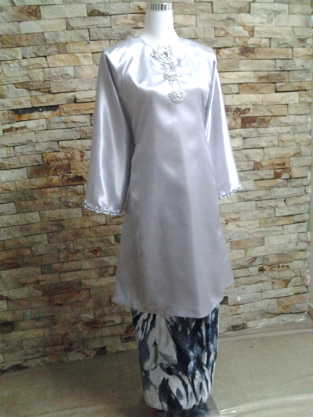 baju kurung pesak gantung