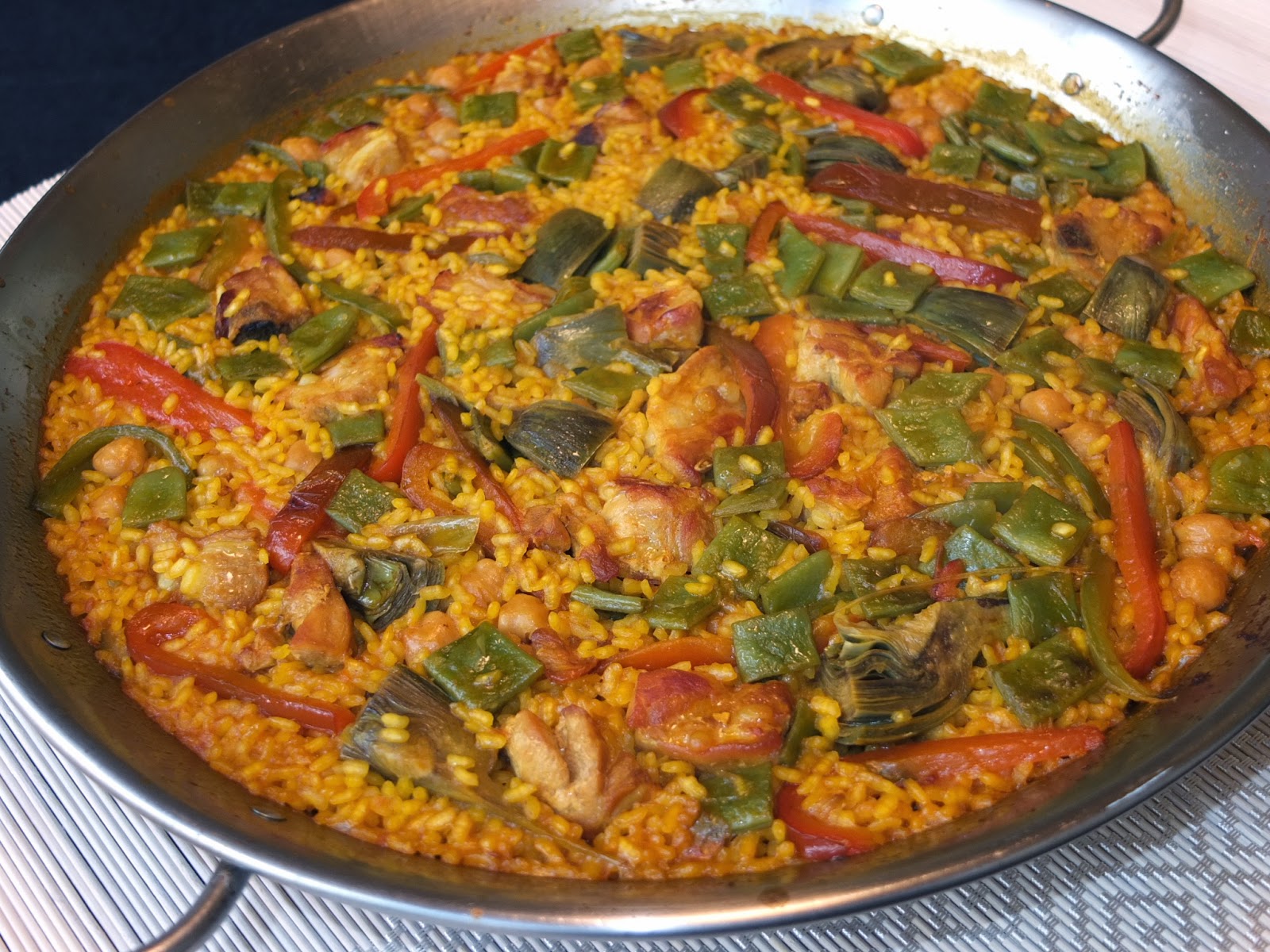 Cocinando con Lola García Paella de costillas y pimientos