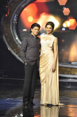 Shahrukh Khan & Deepika on the sets of Indian Idol Juniors