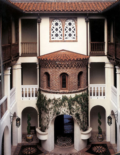 The Devoted Classicist Versace S Casa Casuarina