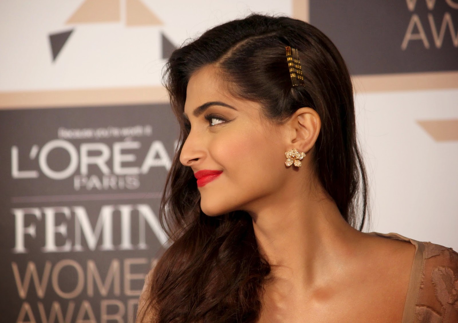 High Quality Bollywood Celebrity Pictures Sonam Kapoor Looks 