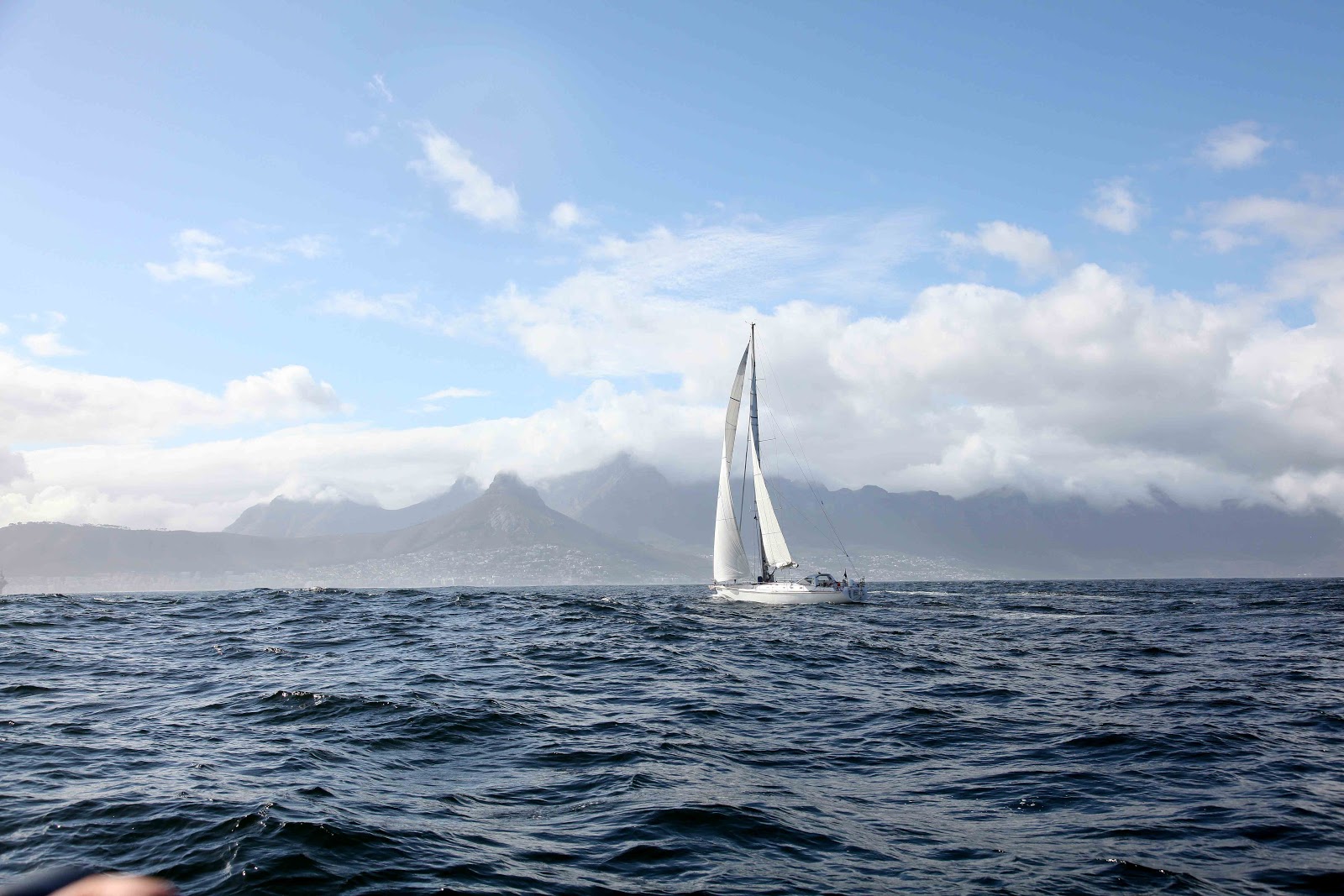мои паруса. белеет парус одинокий крым. белеет парус одинокий на фоне стальных. белеет парус одинокий на фоне стальных. белеет мой парус такой одинокий.