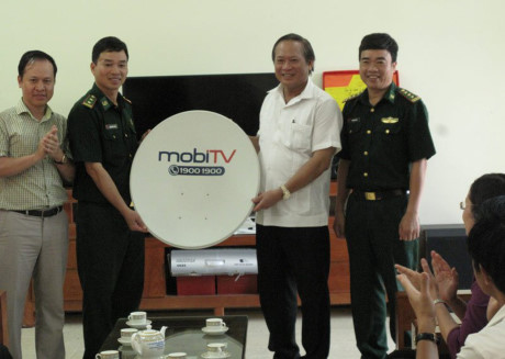 Bộ trưởng Trương Minh Tuấn thăm Đồn biên phòng Lũng Cú - Ảnh 3 Bo truong Truong Minh Tuan tham Don bien phong Lung Cu - Anh 3