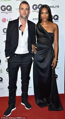 1a6 Ageless Naomi Campbell is elegant in a lovely black gown as she accepts accolade at GQ Men of The Year Award