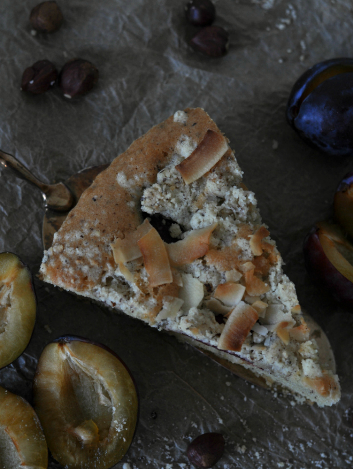 Welcome fall: Plum cake with crumbles and hazelnuts (glutenfree)