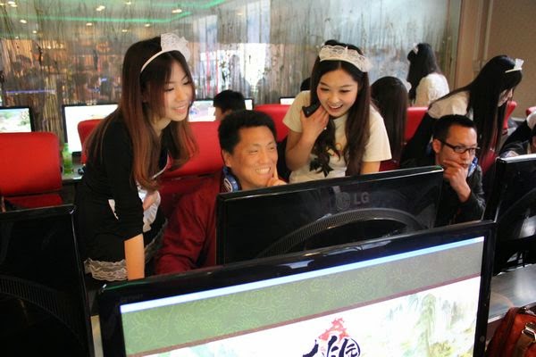 Di China, Main Game pun Bisa Ditemani Para Gadis Cantik