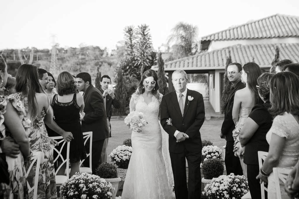 casamento-sitio-entrada-noiva