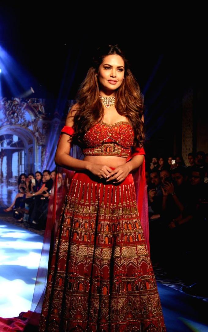 Beautiful Indian Queen Actress Esha Gupta In Red Dress At Tech Fashion Tour Navel Queens