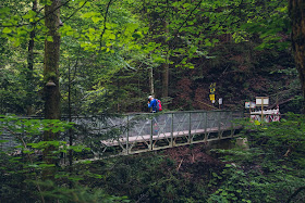 Wamberg, Eckbauer und Graseck  Wandern in Garmisch-Partenkirchen  Eiserne Brücke über der Partnachklamm  Start am Olympia Skistadion 14