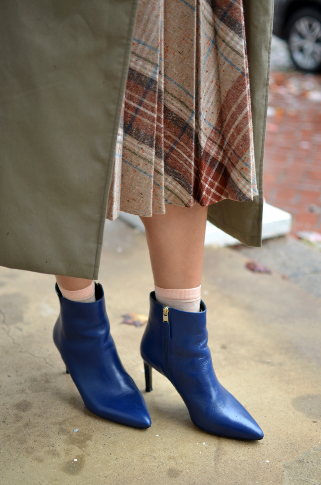 Ankle boots with socks street style 