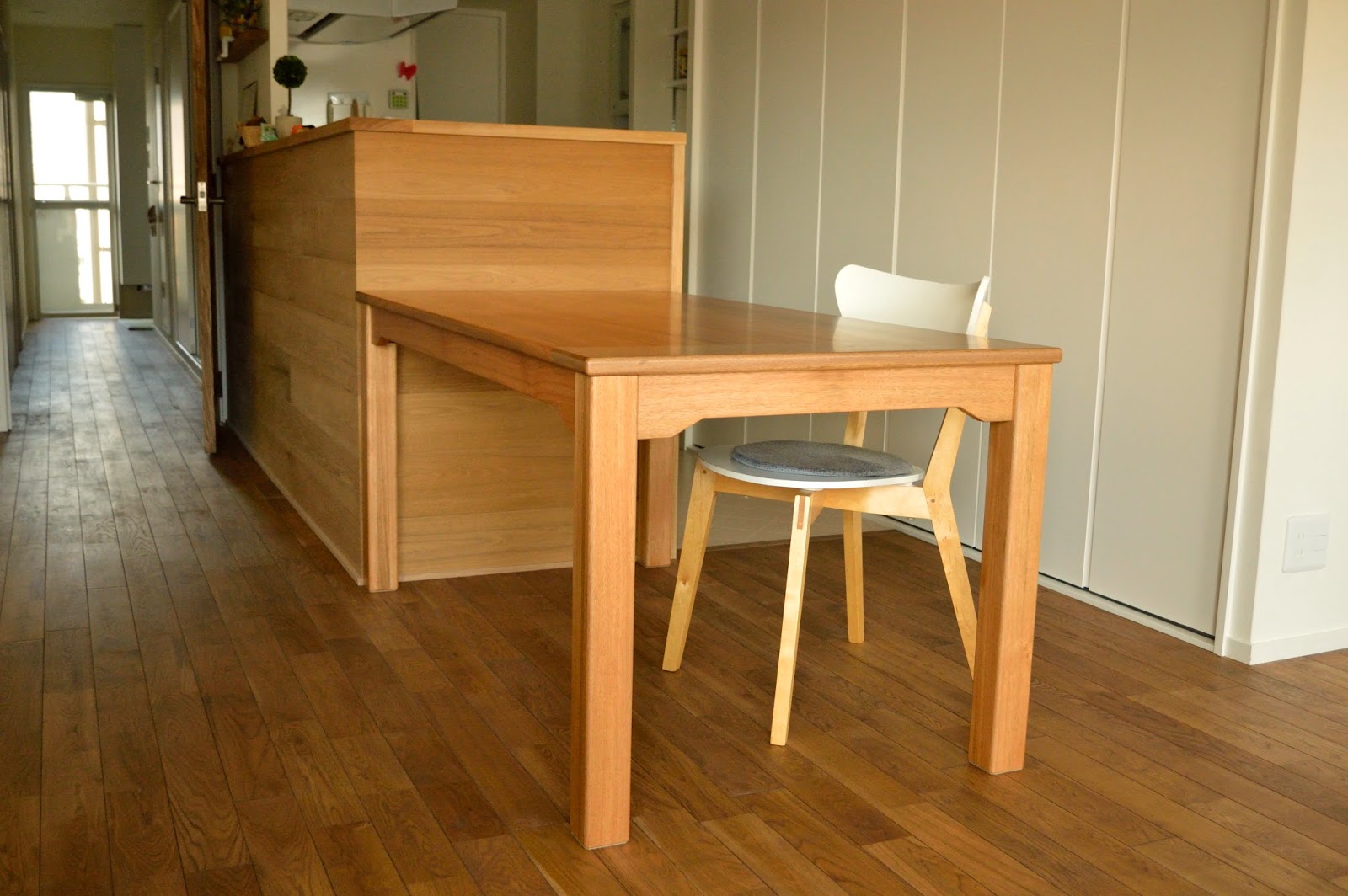 無垢材と一枚板にこだわった家具工房 神戸cachito furniture blog ダイニング型こたつ クルミ無垢のテーブル