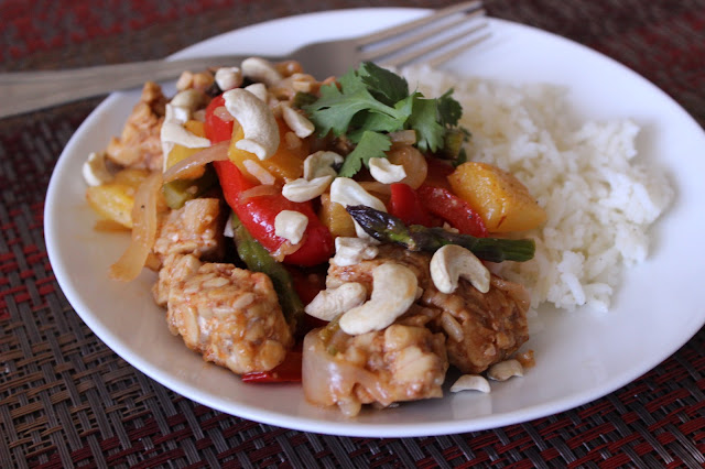 Sweet & Spicy Tempeh Stir-Fry | A Hoppy Medium