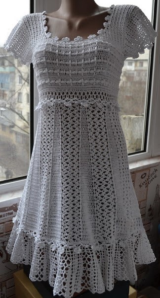 Beautiful crochet dress. With easy standard yarn available simply exuberant