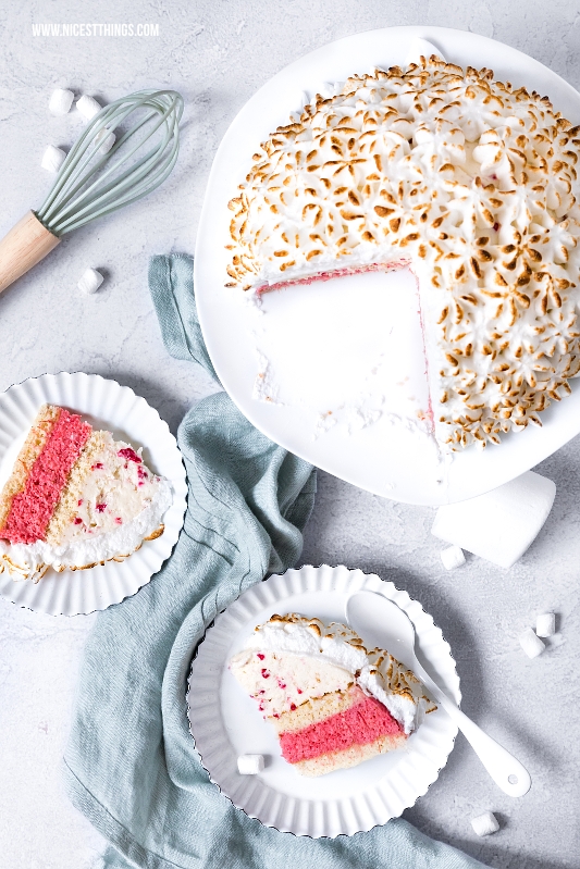 Baked Alaska Rezept mit Rhabarber Eiscreme, Marshmallows und Erdbeeren