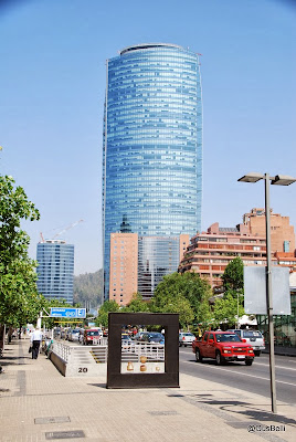 Moderno edifício em Santiago
